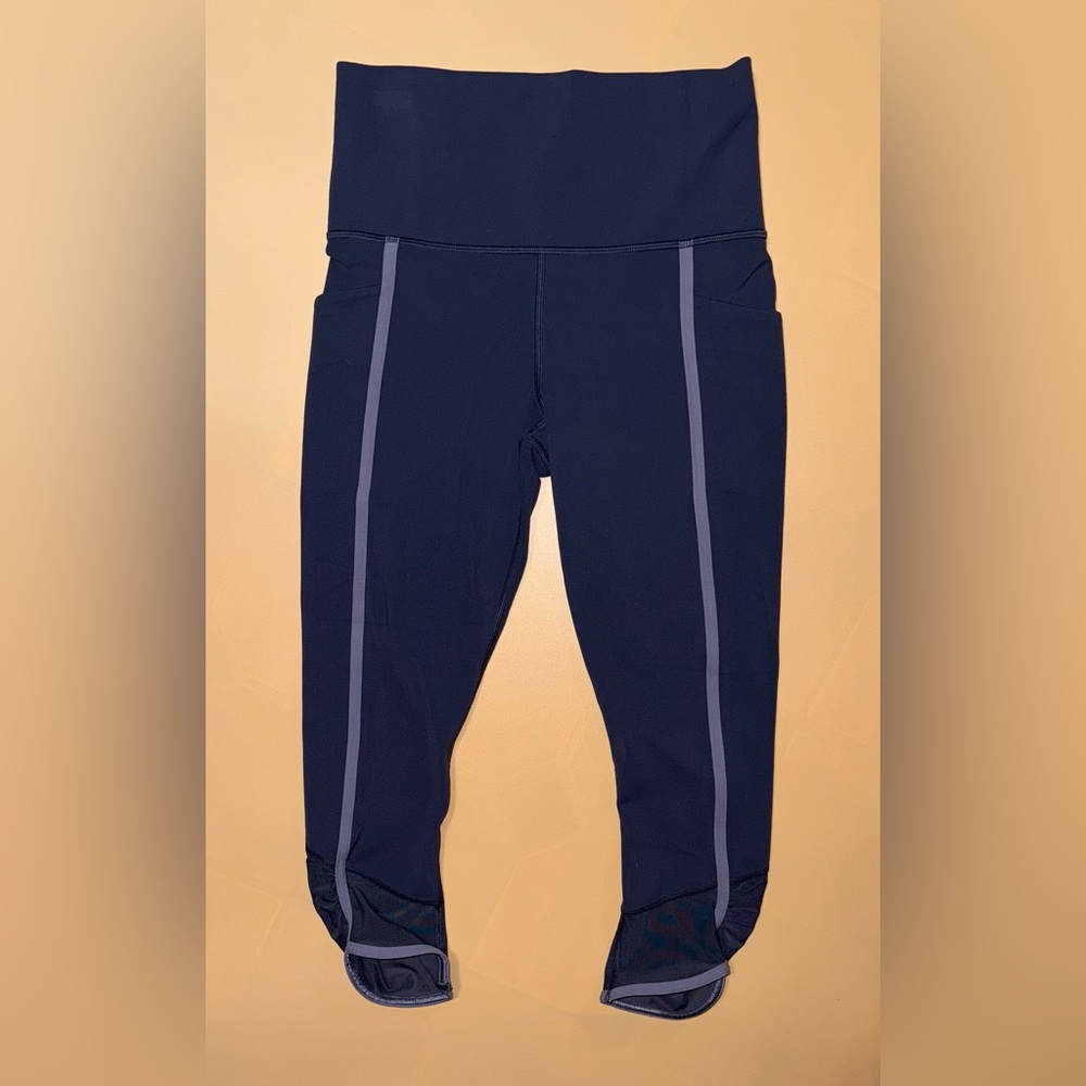 Athleta Salutation Stash Pocket II Capri Leggings Womens XS Blue Yoga